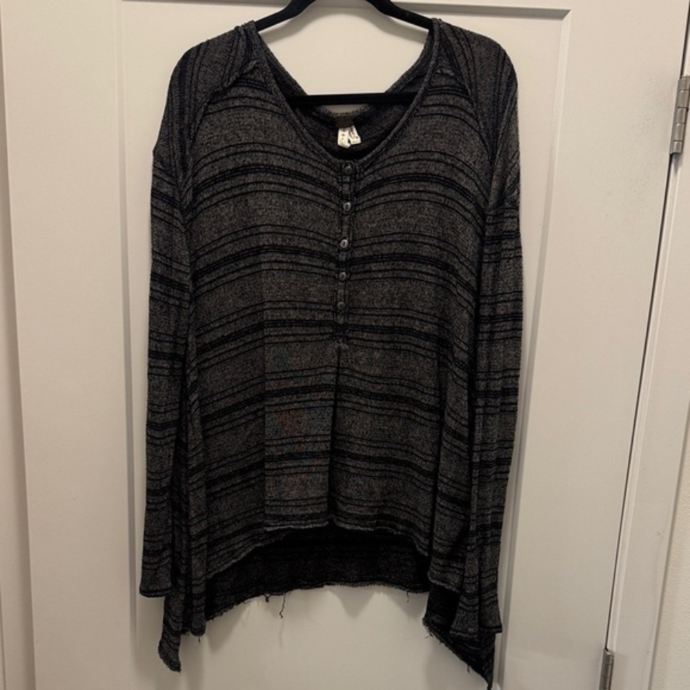 We The Free V-Neck Black and Gray Lightweight Sweater. XL. GUC!🔥